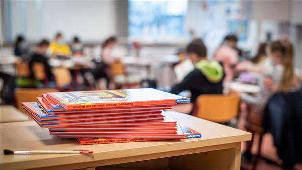 Streit um Zahlen: 529 neue Stellen in der Bremerhavener Verwaltung? Schüler in einer Klasse