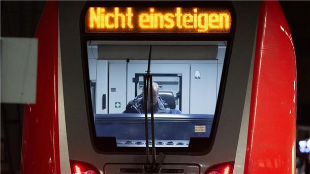 GDL-Streik angelaufen - Rufe nach Schlichtung  Nicht einsteigen: Der vierte und bisher längste Streik der GDL im Tarifkonflikt hat begonnen.