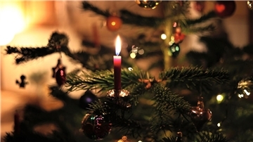 Nicht für alle Menschen ist Weihnachten besinnlich und schön - gerade die Festtage können auch einsam werden.