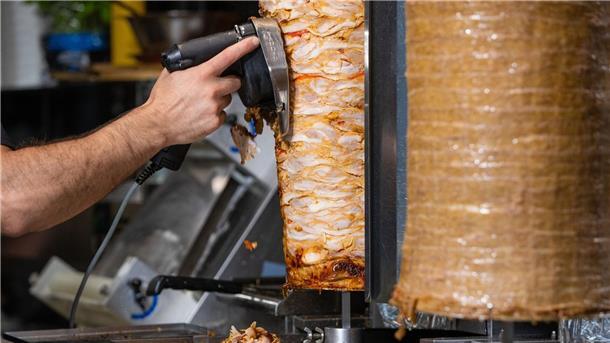Nicht jedes Fleisch darf in einen Döner Kebab. (Symbolbild)