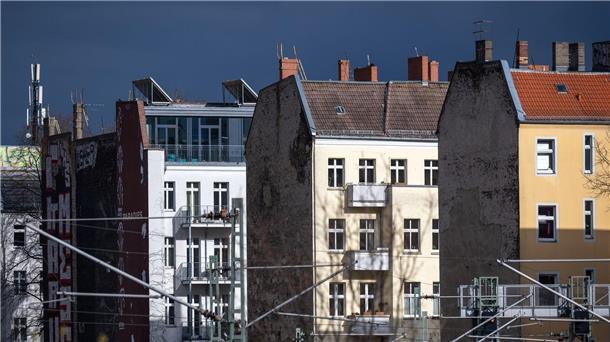 Häuser mit schlechter Energiebilanz verlieren an Wert Nicht nur die gestiegenen Zinsen umtreiben Immobilienkäufer, sondern auch erhöhte Energie-Anforderungen mit dem Heizungsgesetz.