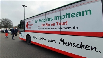 Ein Linienbus zum Impfzentrum umgebaut