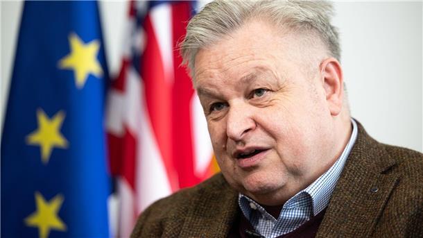 Transatlantiker: Weiter auf alle US-Szenarien vorbereiten „Nicht von jeder Wahlkampfvolte verrückt machen lassen, aber ernst nehmen“: Michael Link, Transatlantik-Koordinator der Bundesregierung.