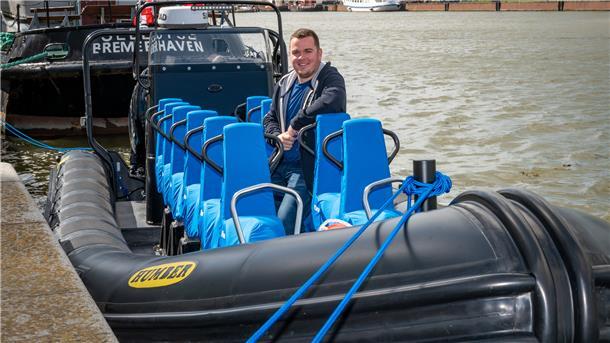 Nico Flathmann startet neue Bootstouren. Mit seinem Unternehmen „Ribtide“ geht es auf die Weser.