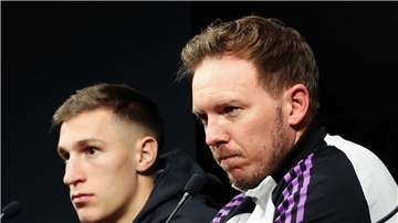 Nico Schlotterbeck (l.) kehrt nach langer Verletzungspause in die DFB-Elf zurück