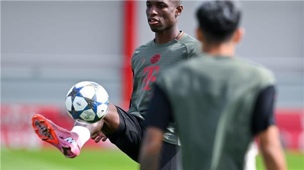 Nicolas Jackson in Aktion beim Training vor dem Wiedersehen mit Chelsea.