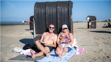 Niedersachsen, wie hier am Strand von Dangast, ist bei Touristen beliebt. Das Land will jetzt die Förderung von digitalen und nachhaltigen Projekten vebessern.