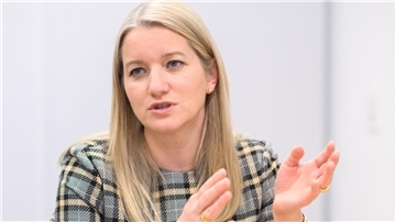 Kathrin Wahlmann (SPD), Justizministerin Niedersachsen, spricht während eines Interviews
