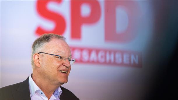 Niedersachsens Ministerpräsident Stephan Weil hat die Unterstützung seiner SPD für eine Koalition mit den Grünen.