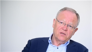 Niedersachsens Ministerpräsident Weil verweist auf eine Tarifregelung für den Standort Osnabrück.