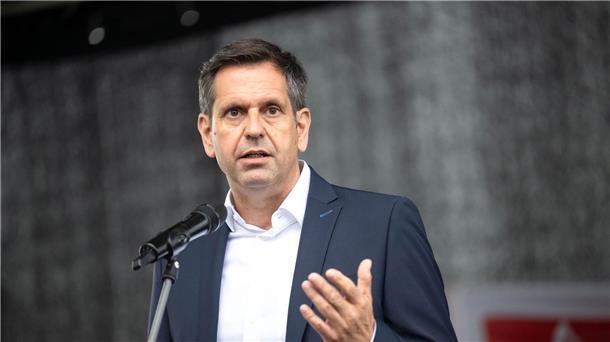 Wirtschaftsminister Lies reist nach Detroit und Seattle Niedersachsens Wirtschaftsminister Olaf Lies (SPD) will in den USA neue Perspektiven für wirtschaftliche Entwicklung einholen. (Archivbild)