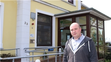 Nils Henkensiefken, Pflegedienstleiter in der Villa Lindenhof, freut sich über die Solidarität mit den Bewohnern und dem Pflegepersonal.