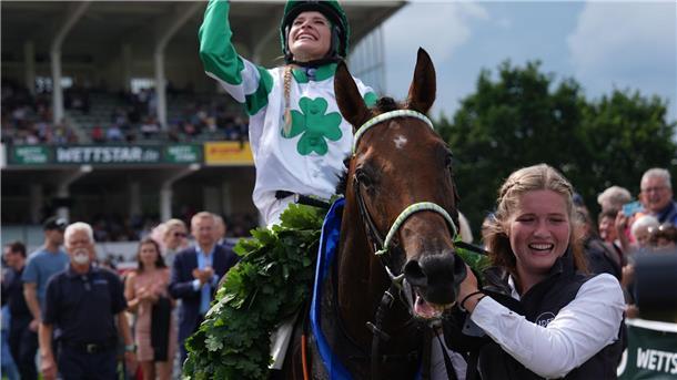 Erste Frau gewinnt deutsches Galopp-Derby Nina Baltromei gewinnt auf Hochkönig als erste Frau das Deutsche Derby.