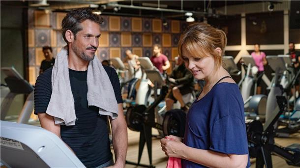 Nina (Laura Tonke)  versteht sich gut mit Viktor (Sebastian Becker).