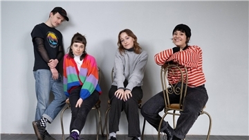 Nino Cutino (l-r), Anja Jurleit, Svenja Schwalm und Maria Costantino von der Indiepop-Band Power Plush.
