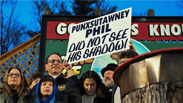 Murmeltiertag: Phil sieht den Frühling kommen Noch einmal Schwarz auf Weiß: Punxsutawney Phil hat seinen Schatten nicht gesehen.