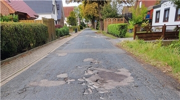 Noch in diesem Jahr sollen unter anderem die Schäden in der Ziegeleistraße in Blexen behoben werden.