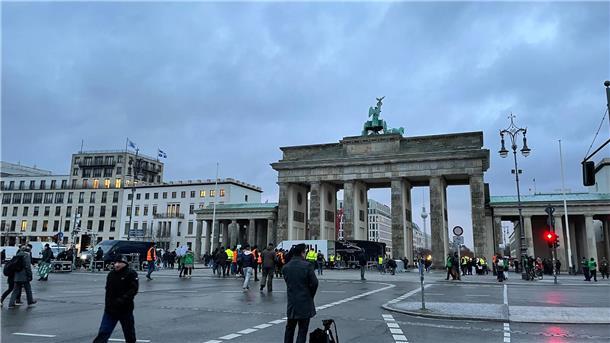 Bauernproteste: So unterstützen die Landwirte aus unserer Region die Großdemo Noch ist viel Platz vor dem Brandenburger Tor.