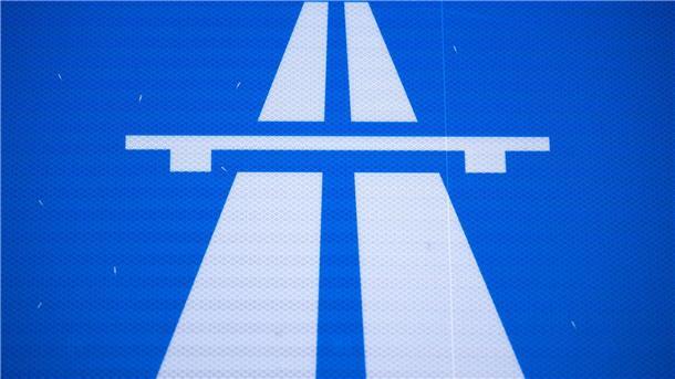 Gescheiterte Pkw-Maut kostet Steuerzahler weitere Millionen Noch mal rund 27 Millionen muss der Bund für die gescheiterte Pkw-Maut bezahlen. (Symbolbild)