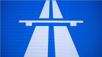 Noch mal rund 27 Millionen muss der Bund für die gescheiterte Pkw-Maut bezahlen. (Symbolbild)