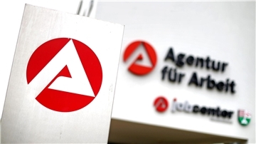 „Noch nie gingen so wenige Menschen aus Jobs neu in die Grundsicherung wie heute“, sagt der Arbeitsmarktforscher Enzo Weber.