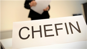 Ein Schild, auf dem "Chefin" geschrieben steht.