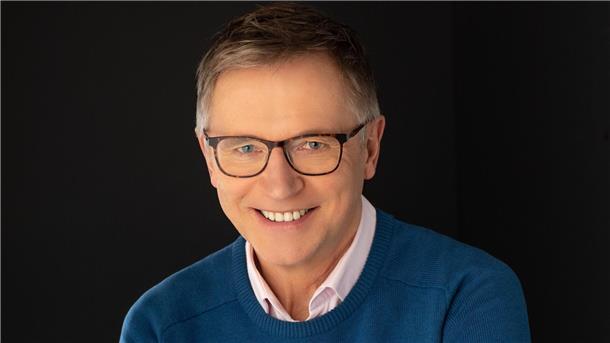 ZDF-Sportreporter Norbert König sagt Tschüss – oder doch nicht? Norbert König gehört zu den bekanntesten (Sport-)Reportergesichtern des ZDF. Seit mehr als 35 Jahren arbeitet er für den Sender.