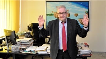 Nordenhams Bürgermeister Carsten Seyfarth zieht seine Kandidatur für das Amt des Stadtoberhauptes zurück.