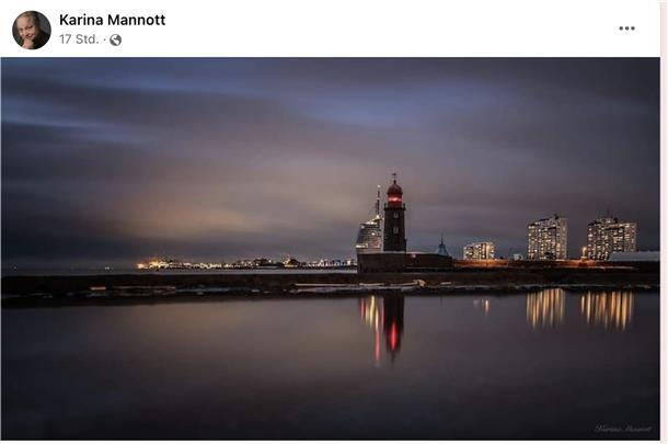 Facebook-Gruppe setzt der Nordmole im Digitalen ein Denkmal Nordmole, Leuchturm und die Skyline von Bremerhaven in magischer Abendstimmung.