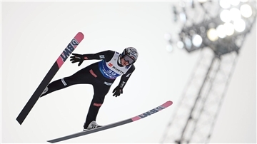 Norwegens Skispringer Marius Lindvik ist für drei Monate gesperrt worden. (Archivbild)