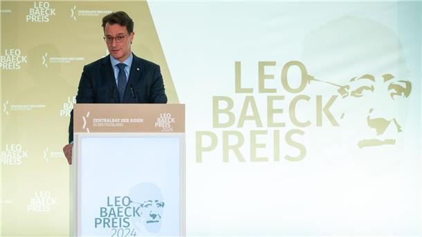 „Größte Ehre“: BVB-Chef Watzke erhält Leo-Baeck-Preis NRW-Ministerpräsident Hendrick Wüst hielt die Laudatio