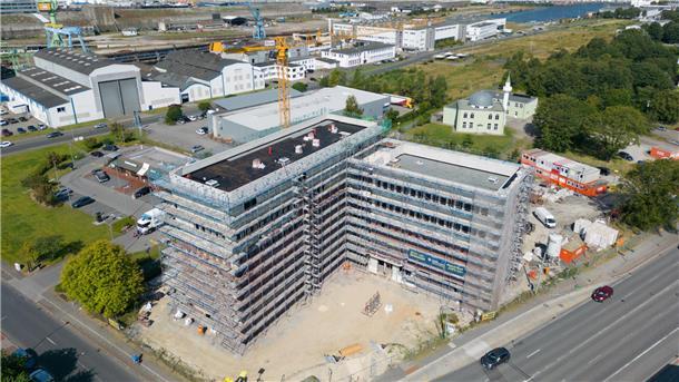 In Bremerhaven freut sich die Polizei über eine neue Wache mit Besonderheiten Nun geht es an den Innenausbau: Für das künftige Polizeirevier Geestemünde wurde Richtfest gefeiert.