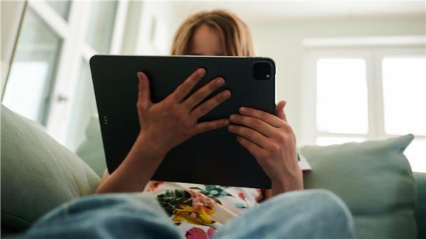 Nur 9 Prozent der jungen Befragten sagen, dass sie selbst eine Sexting-Nachricht verschickt haben. (Symbolbild)