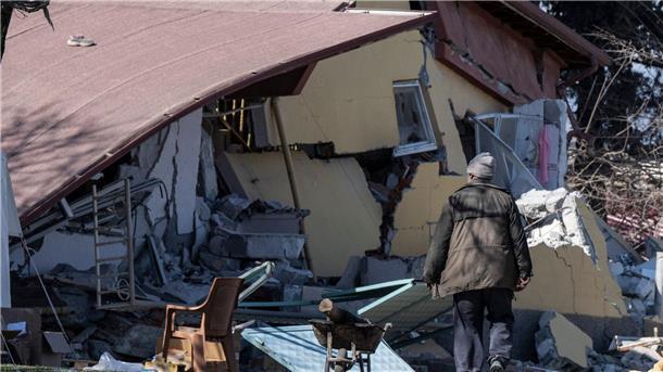 Nur noch Trümmer sind von einem Wohnhaus in dem kleinen Dorf Ördekdede übriggeblieben.