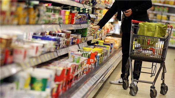 Wenn teure Zutaten ersetzt werden - Experten schlagen Alarm Nur wenige Verbraucher prüfen beim Einkauf, ob sich die Inhalte eines Produktes geändert haben.