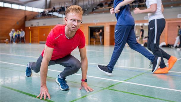 NZ-Fotoreporter Arnd Hartmann testet seine Fitness beim Wildcard-Sporttest für das Auswahlverfahren zur Einstellung der Polizeien im Land Bremen am Kreisgymnasium Wesermünde in Bremerhaven.