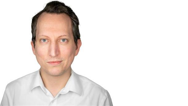 Das weiße Blatt, oder: Einfach mal die Zweifel anzweifeln Mann im weißen Hemd.