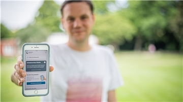 NZ-Reporter Jens Gehrke testet die Corona-Warn-App.
