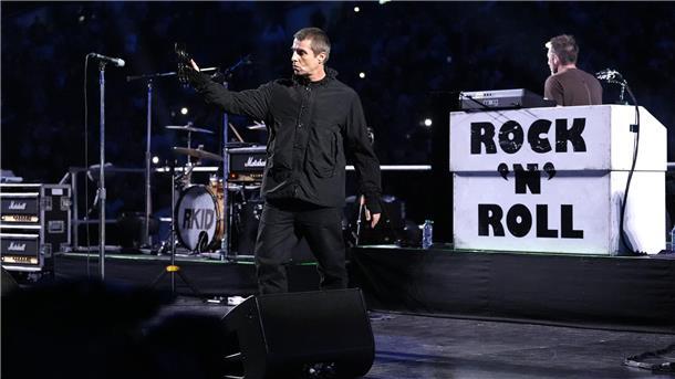 Oasis-Sänger brachte das Publikum im Wembley-Stadion in Stimmung.
