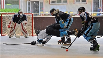 Ob Inline-Skaterhockey für den Belag der Rollsportanlage zu viel ist, soll ein Gutachten klären. Es wird für kommende Woche erwartet.