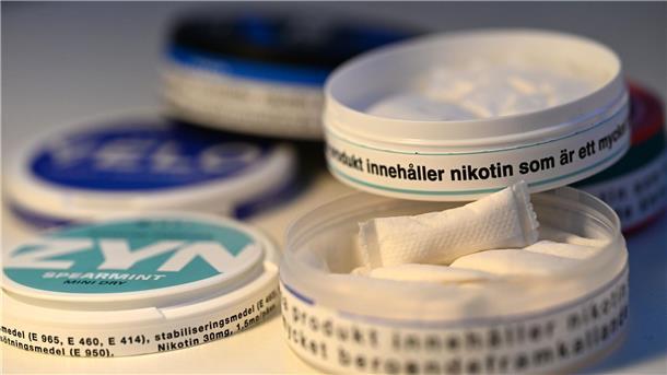 Nikotinbeutel in freien Verkauf? Firmen rühren Werbetrommel Ob Zyn von Philip Morris oder Velo von BAT - große Tabakkonzerne wollen lukrative Geschäfte machen mit den Pouches.