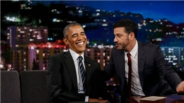 Obama - hier in einer Sendung mit Kimmel - wirft der Trump-Regierung vor, Kritiker mundtot machen zu wollen. (Archivbild)