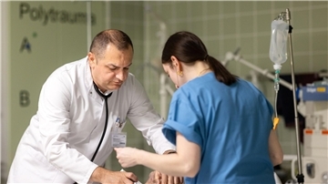 Oberarzt Goran Jordanoski fühlt sich wohl im Krankenhaus Sondershausen in Thüringen.