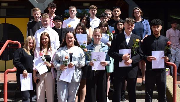 Oberschule Schiffdorf, Klasse H9a: Ubeida Al Asmar, Timothy Behre, Maxim Bez, Sa...