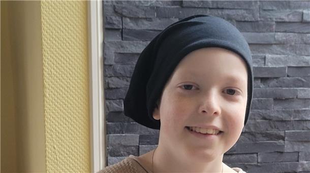 Obwohl der Zwölfjährige sich schon seit gut einem halben Jahr regelmäßig Chemotherapien unterziehen muss, das Lächeln hat er nicht verloren.