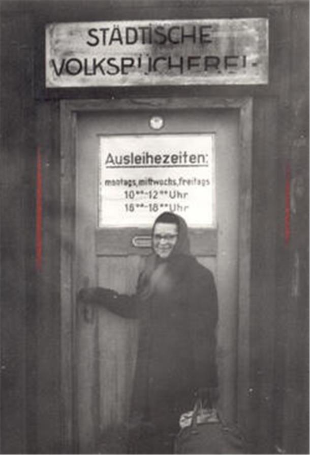 Offenbar immer montags, mittwochs und freitags öffnete die alte Stadtbücherei.