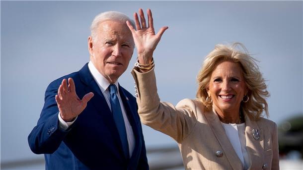 US-Präsident nimmt nicht an Charles‘ Krönung teil Oft sind Joe und Jill Biden gemeinsam unterwegs - im Mai steht der First Lady allerdings ein Solo-Trip nach Großbritannien bevor.