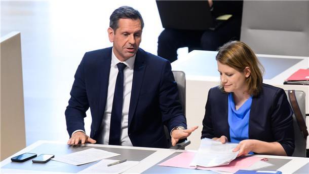 Olaf Lies und Julia Willie Hamburg beraten über den Einsatz von Milliarden aus Bundesmitteln. (Archivbild)