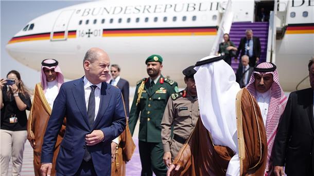Olaf und Khalid bin Faisal Al Saud (r), Gouverneur von Mekka.