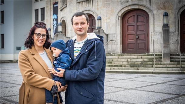 Oleksandr Shyryayev, seine Frau Jessica De Fanti Teoli und Sohn Nikolai (1) haben sich ein Leben in Bremerhaven aufgebaut. Doch es gibt Probleme bei der Anerkennung zur deutschen Staatsbürgerschaft.